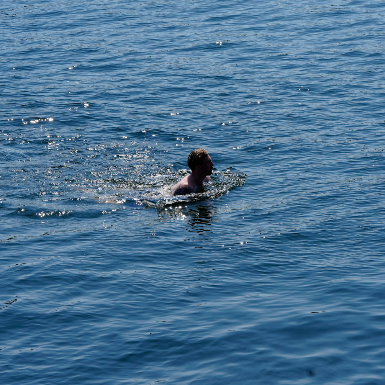 Amputee swimming with a prosthetic foot
